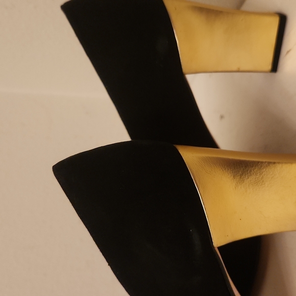 ♤ Vintage Red by Ramon Tenza Black Velvet Heels - Picture 5 of 8